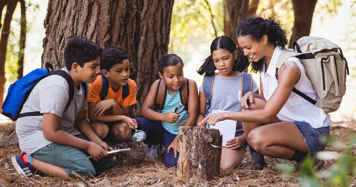 Children sitting together outside 